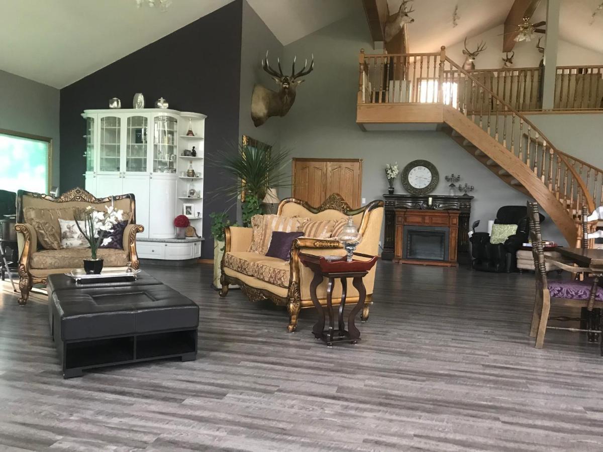 Rolling Hills Country Resort Bed And Breakfast Three Hills Екстериор снимка