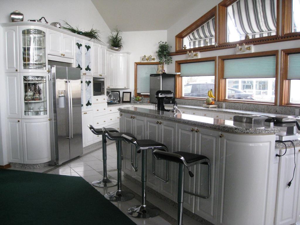Rolling Hills Country Resort Bed And Breakfast Three Hills Екстериор снимка