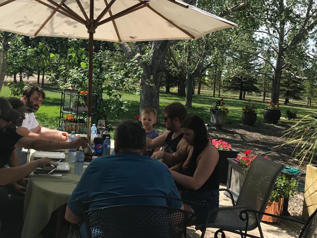 Rolling Hills Country Resort Bed And Breakfast Three Hills Екстериор снимка